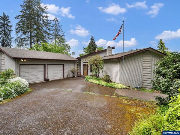 2319 Emerald Dr NW, Salem, OR 97304