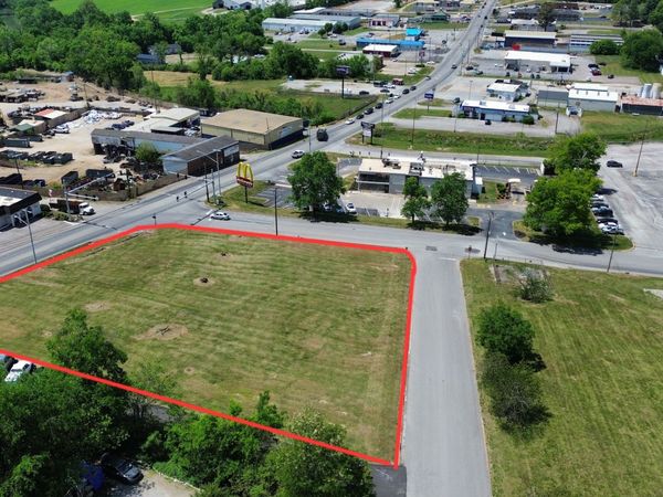 752 W College St , Pulaski, TN 38478