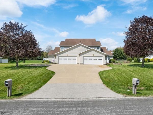 1995-1997 Rolling Meadows Lane , Akron, OH 44312