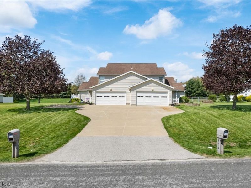 1995-1997 Rolling Meadows Lane, Akron, OH 44312 Photo 1