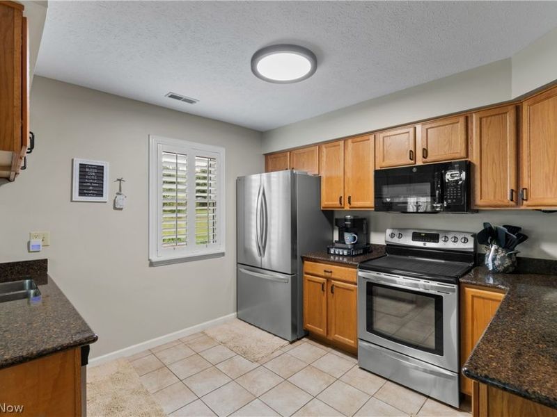 1995-1997 Rolling Meadows Lane, Akron, OH 44312 Photo 12