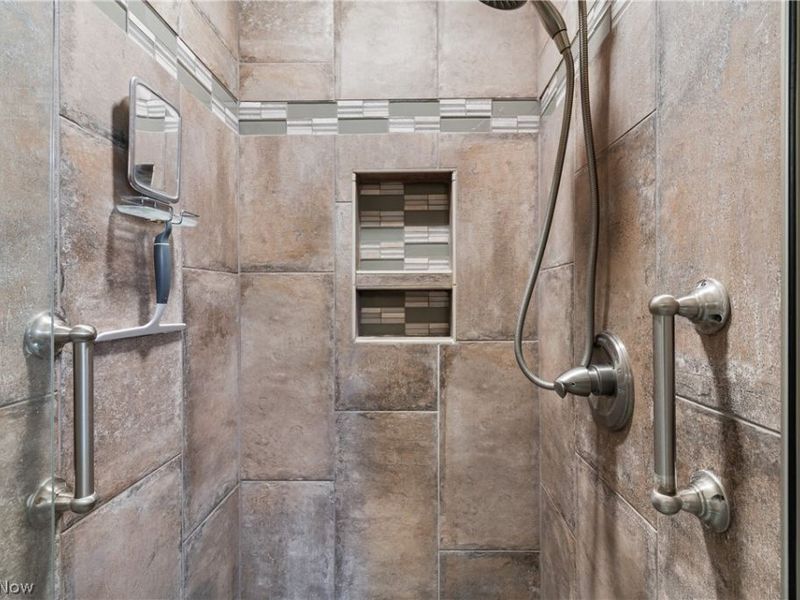 1995-1997 Rolling Meadows Lane, Akron, OH 44312 Photo 18