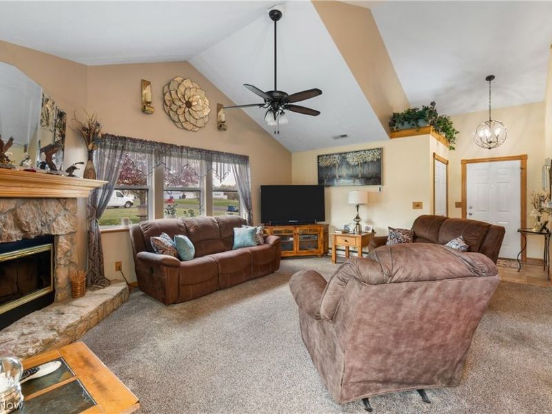 1995-1997 Rolling Meadows Lane, Akron, OH 44312 Photo 32