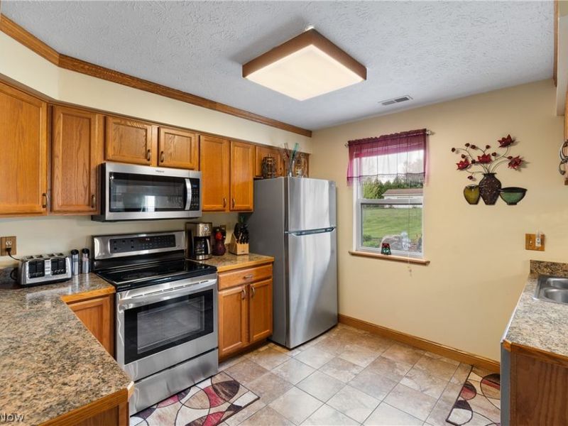 1995-1997 Rolling Meadows Lane, Akron, OH 44312 Photo 34