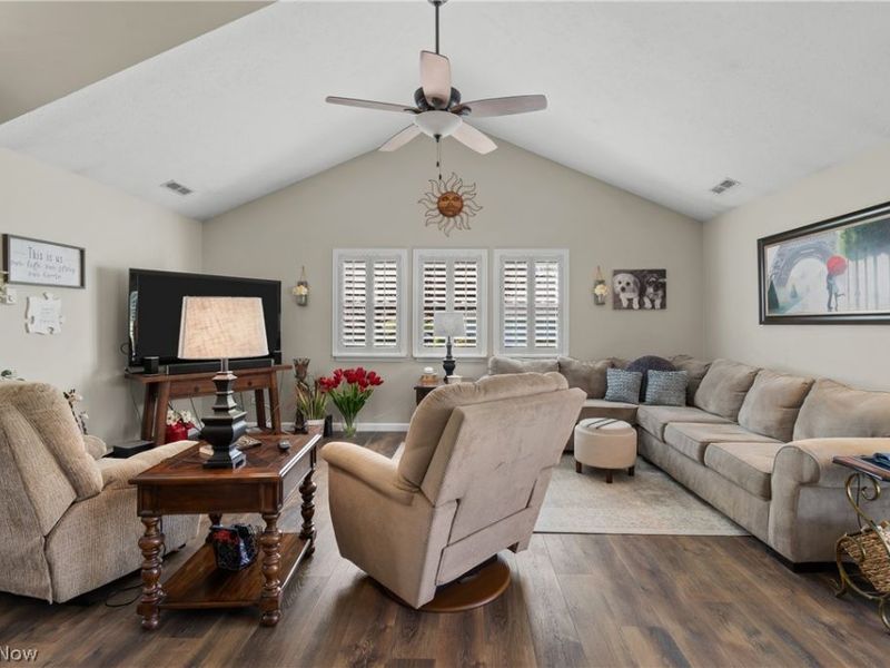 1995-1997 Rolling Meadows Lane, Akron, OH 44312 Photo 8