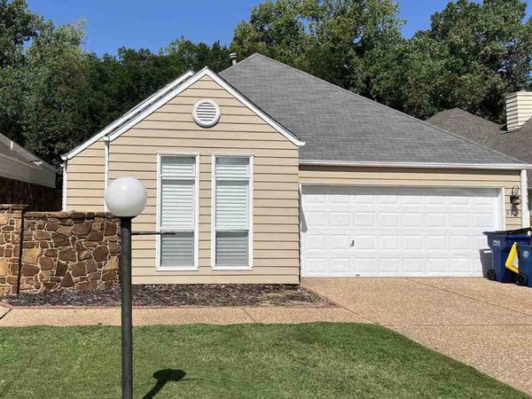 922 S Woodcrest Dr, Stillwater, OK 74074