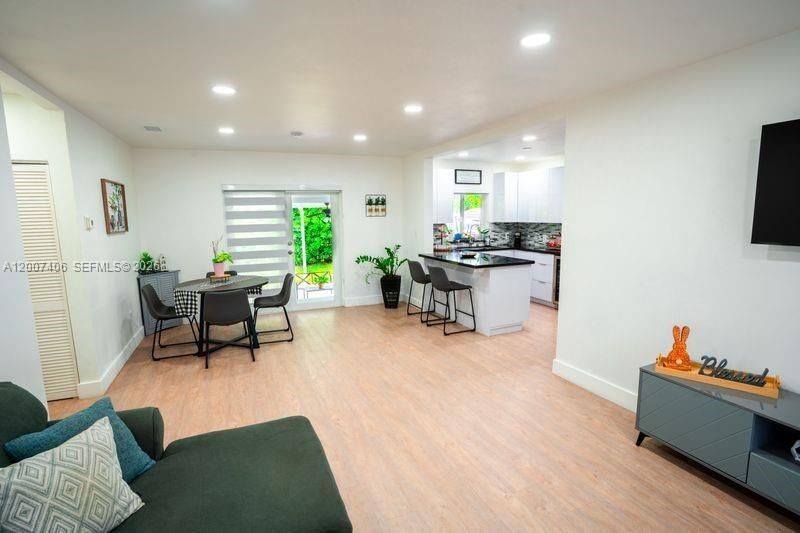 5290 Palm Ave, Hialeah, FL 33012 Photo