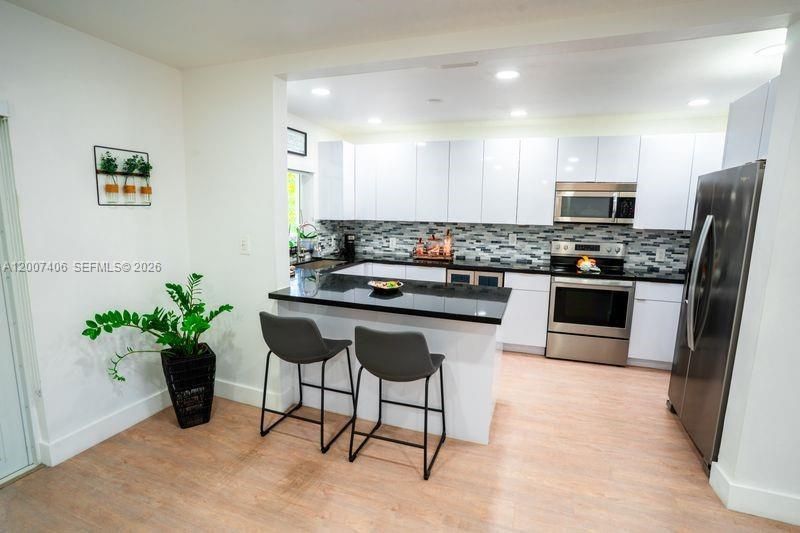 5290 Palm Ave, Hialeah, FL 33012 Photo
