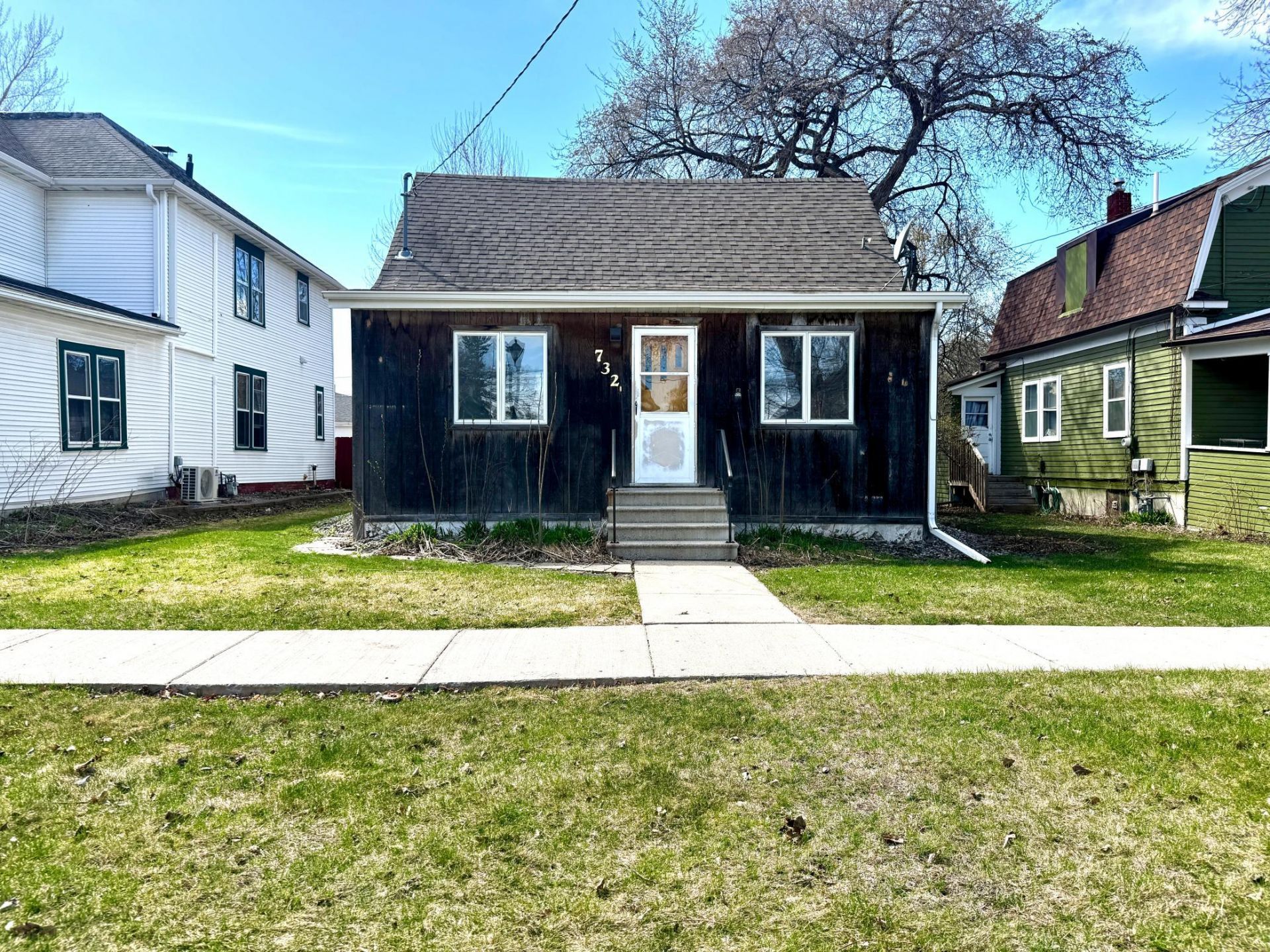 732 1st Street N primary photo