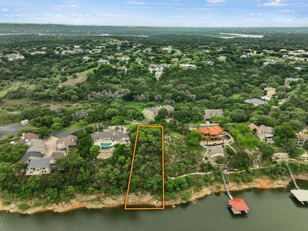 343 Harbor DR, Spicewood, TX 78669