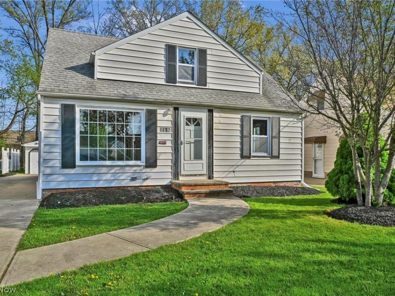 612 North Street, Brooklyn Heights, OH 44131 Photo 1