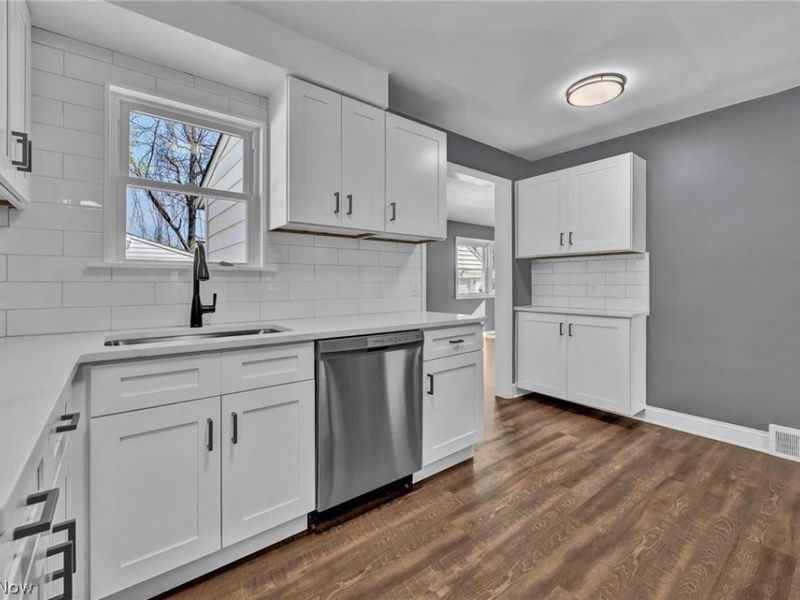 612 North Street, Brooklyn Heights, OH 44131 Photo 13