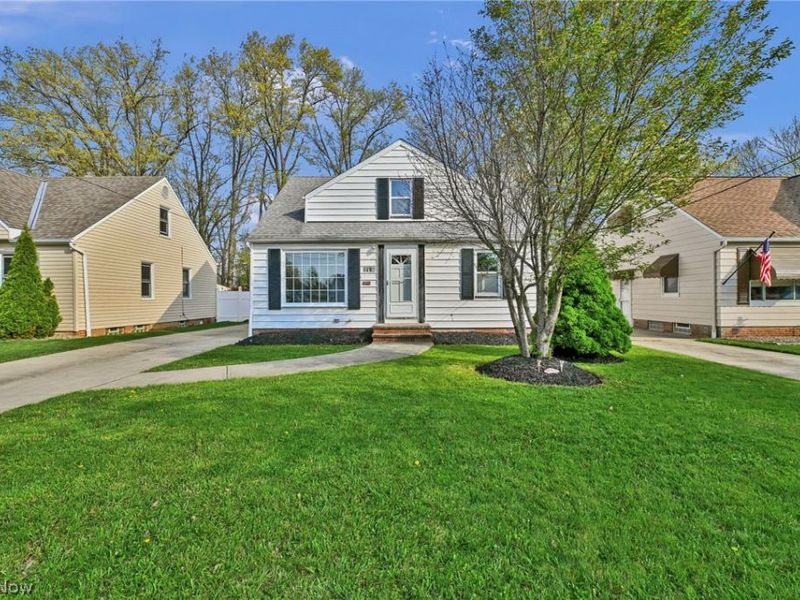 612 North Street, Brooklyn Heights, OH 44131 Photo 2