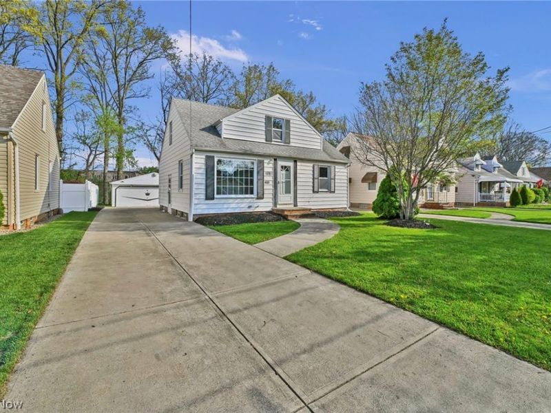 612 North Street, Brooklyn Heights, OH 44131 Photo 3