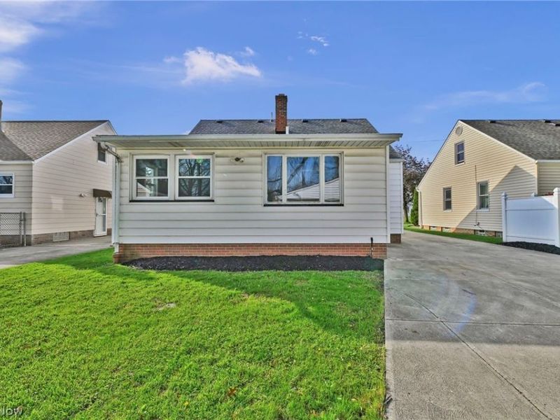 612 North Street, Brooklyn Heights, OH 44131 Photo 5