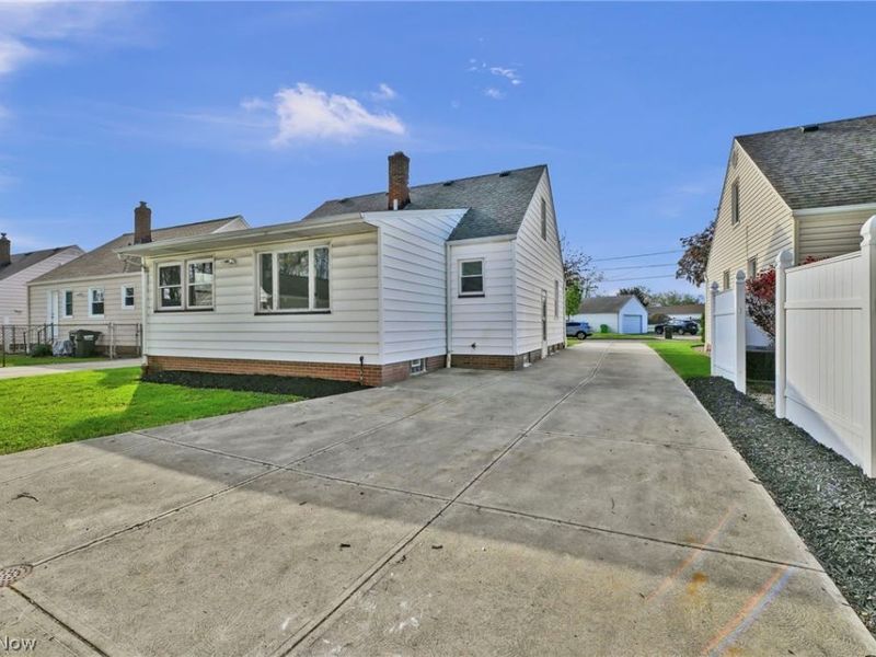 612 North Street, Brooklyn Heights, OH 44131 Photo 6