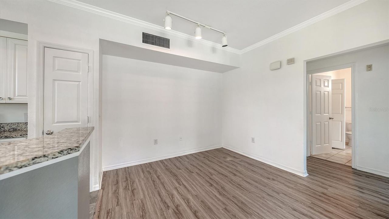 5501 Rosehill Road, Unit 105, Sarasota, FL 34233 Photo