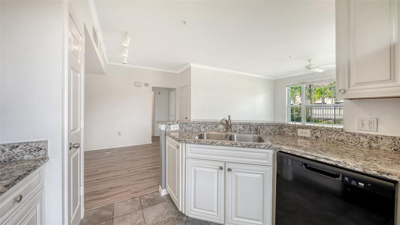 5501 Rosehill Road, Unit 105, Sarasota, FL 34233 Photo