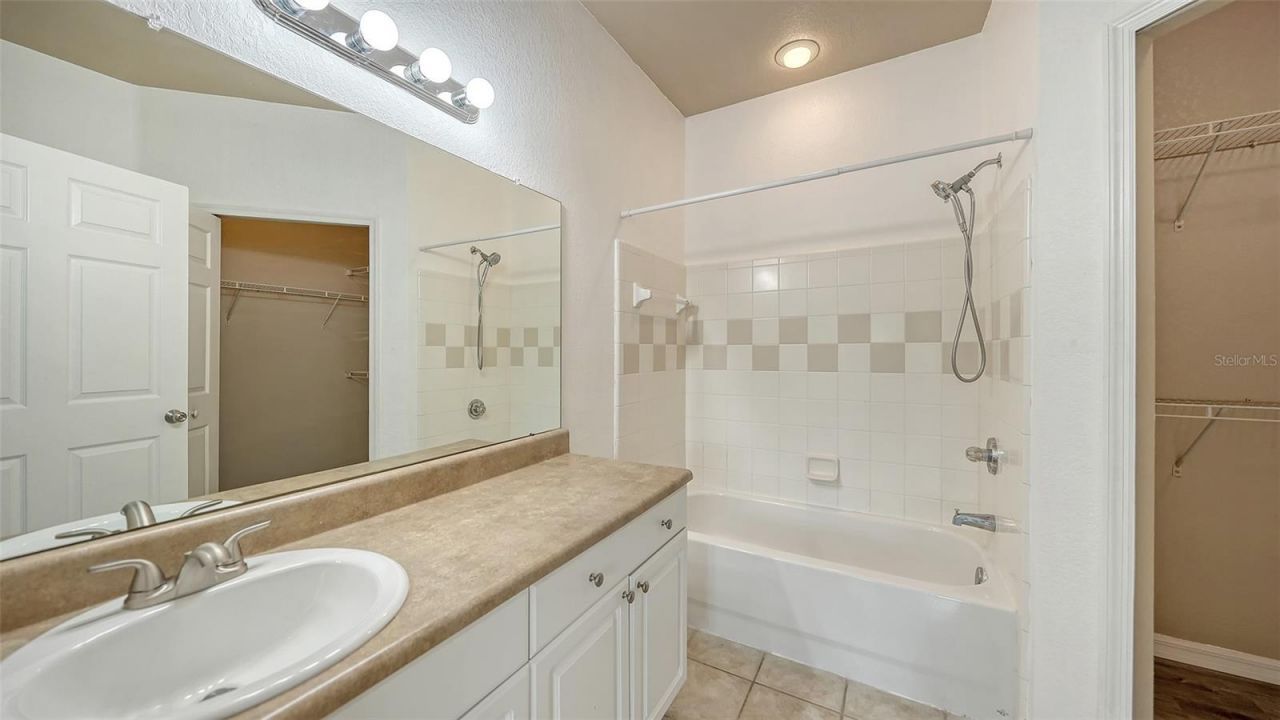 5501 Rosehill Road, Unit 105, Sarasota, FL 34233 Photo