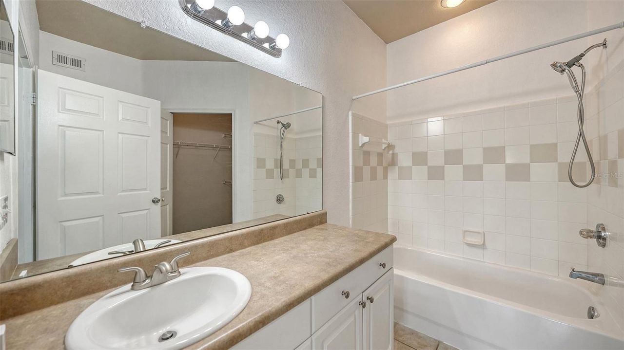 5501 Rosehill Road, Unit 105, Sarasota, FL 34233 Photo