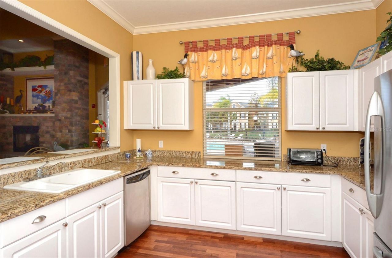 5501 Rosehill Road, Unit 105, Sarasota, FL 34233 Photo