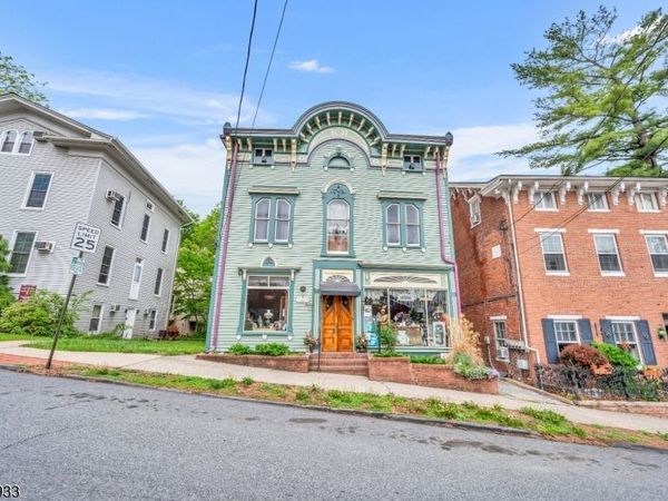 16 Greenwich St, Belvidere, NJ 07823