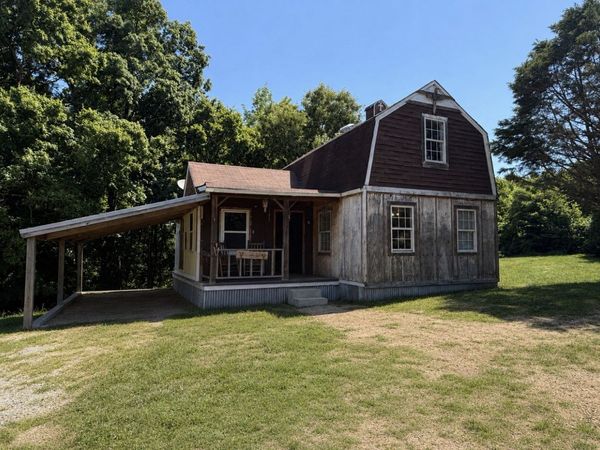 374 State Line Rd, Loretto, TN 38469