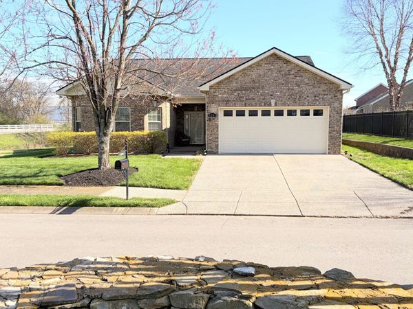 1001 Meadowview Dr , Spring Hill, TN 37174