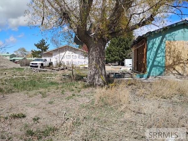 695 W Joan Avenue, ARCO, ID 83213