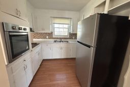 101 Sharon Drive  photo 4
