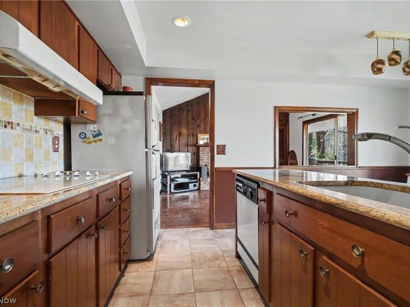 1291 N Revere Road, Akron, OH 44333 Photo 10