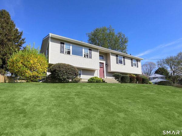 38 Quaker Ridge, Bethel, CT 06801