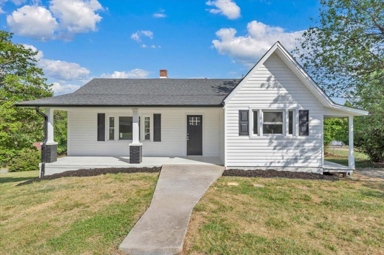 2138 Bailey Ave, Salem, VA 24153 Main Photo