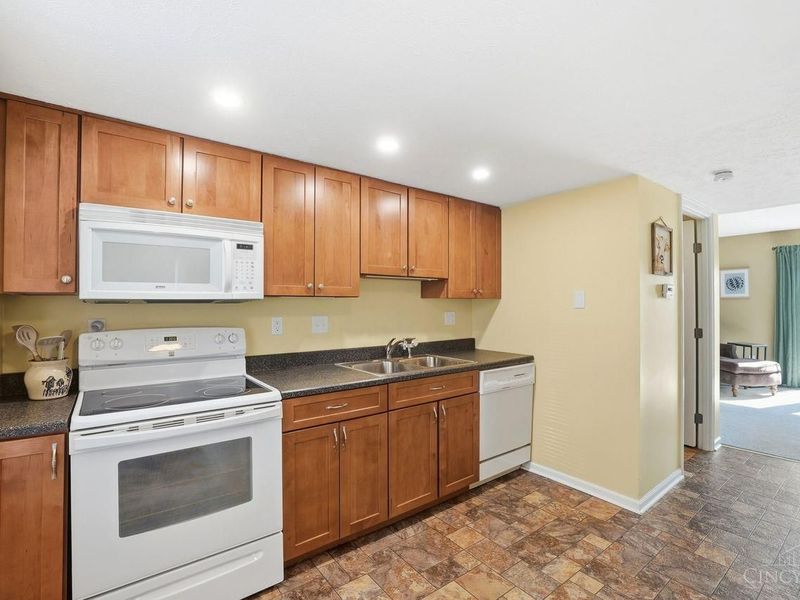 10850 Ponds Lane, Unit 6, Sycamore Township, OH 45242 Photo 12