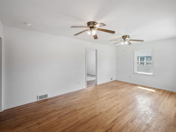 4255 NW 6th Drive, Des Moines, IA 50313