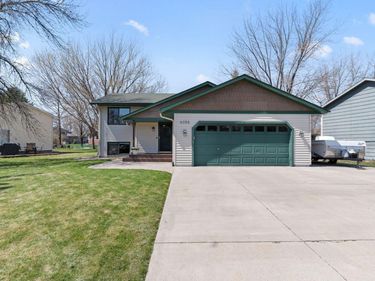 6055 Kalland Drive NE, Albertville, MN 55301