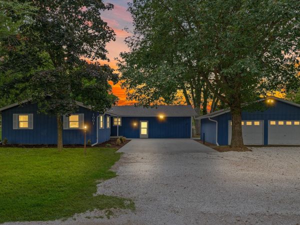 1001 W Dianne Lane , Mahomet, IL 61853