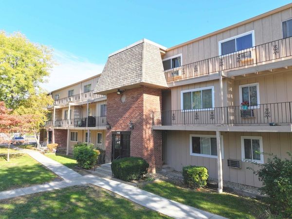 2504 Algonquin Road , Unit 17, Rolling Meadows, IL 60008