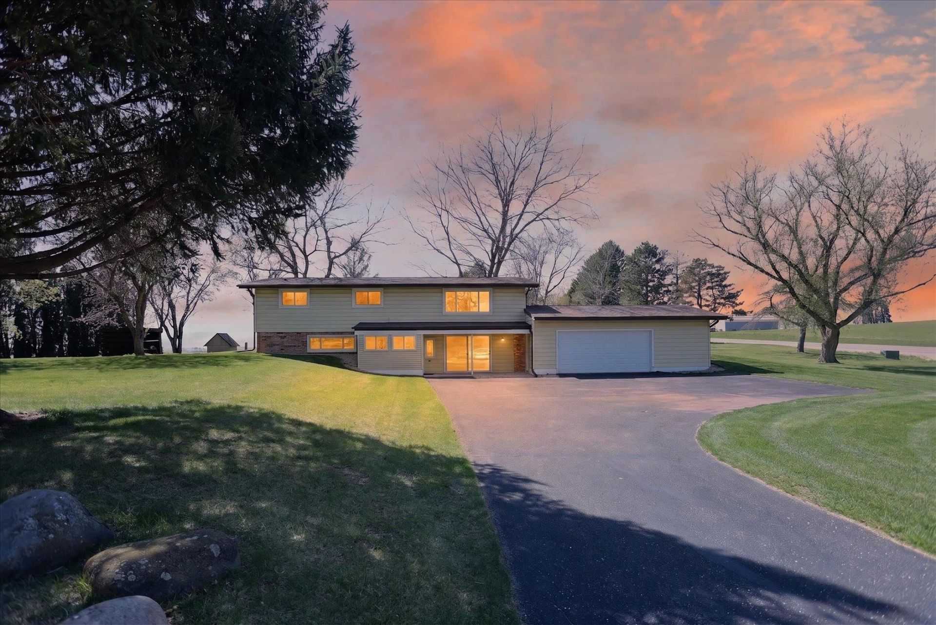 1159 N Pember Road, Janesville, WI 53546 Main Photo