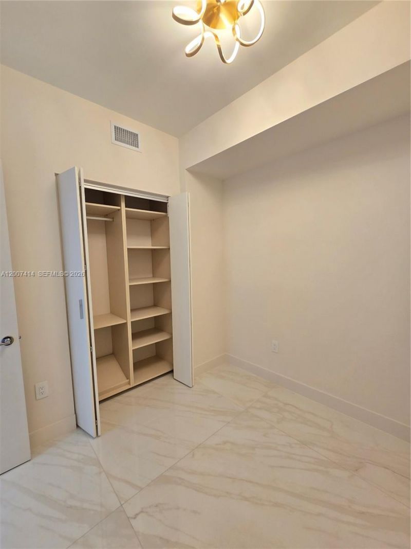 700 NE 24 St, Unit 3104, Miami, FL 33137 Photo