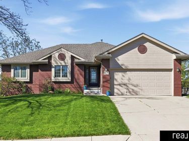2013 Liberty Lane, Papillion, NE 68133