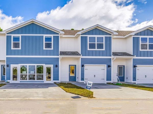 38 Hatten Ct, Mary Esther, FL 32569