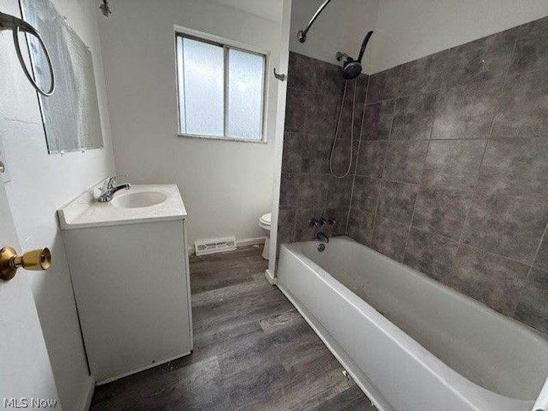 6446 Wolf Road, Brook Park, OH 44142 Photo 9