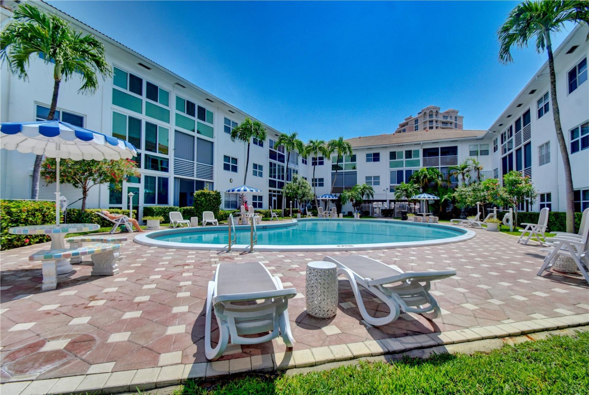 1461 S Ocean Boulevard S, Unit 321, Lauderdale by the Sea, FL 33062 Photo
