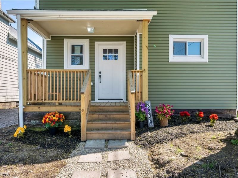 3839 Woodbridge Avenue, Cleveland, OH 44109 Photo 2