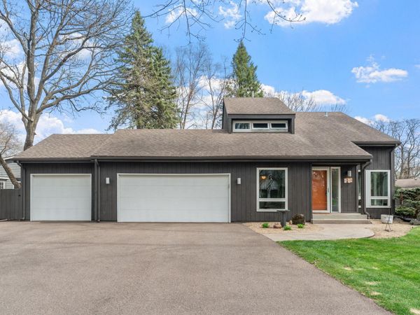 4830 Lakeview Drive , Shoreview, MN 55126