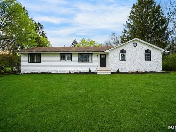 29 Ironia Road, Chester Township, NJ 07836