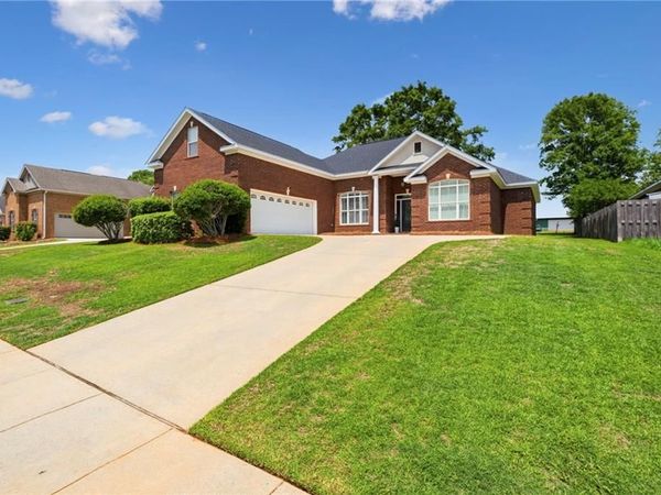 9290 Pecan Grove Drive, Mobile, AL 36695