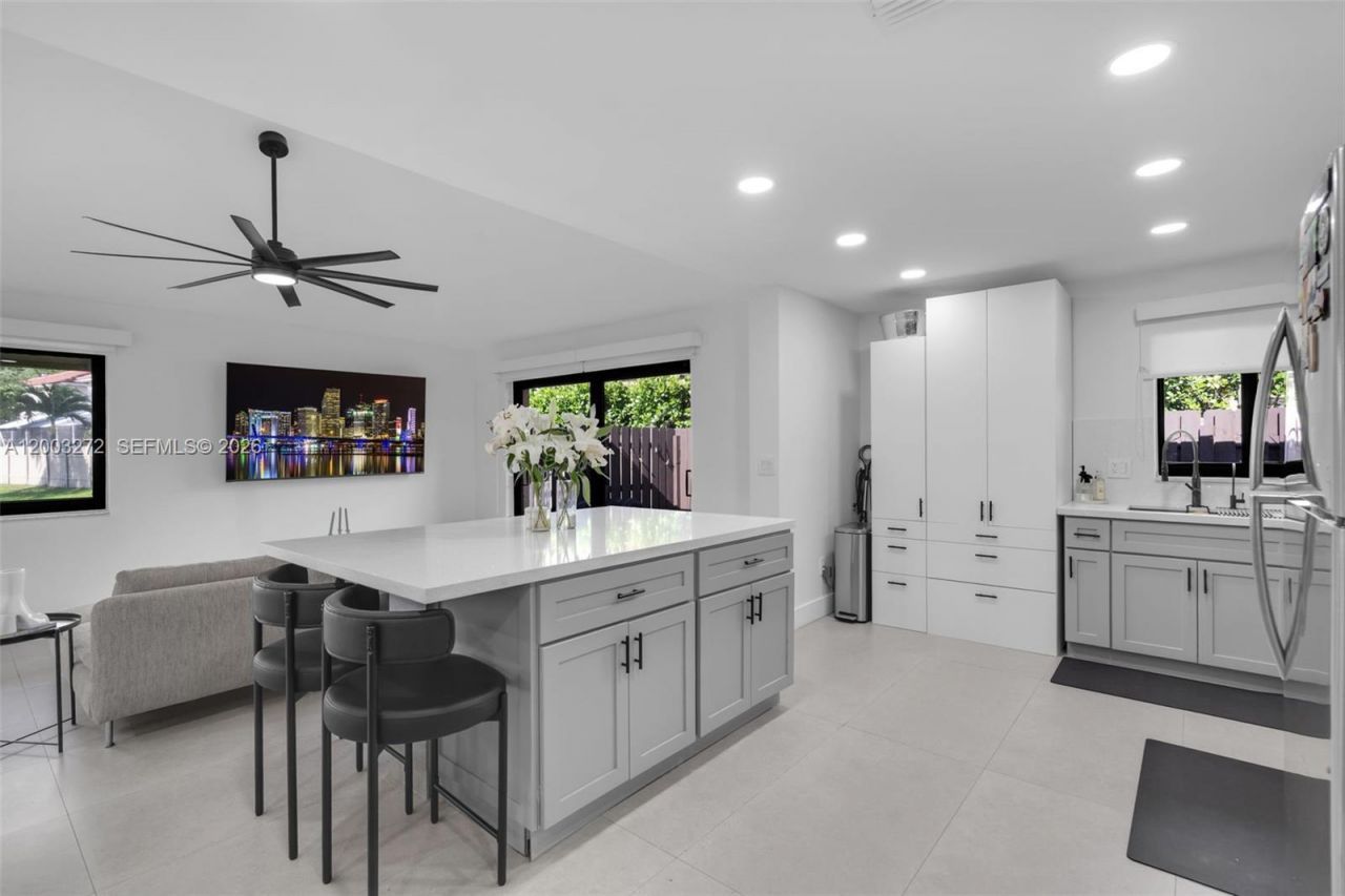 250 SW 97th Ter , Pembroke Pines, FL 33025 Photo