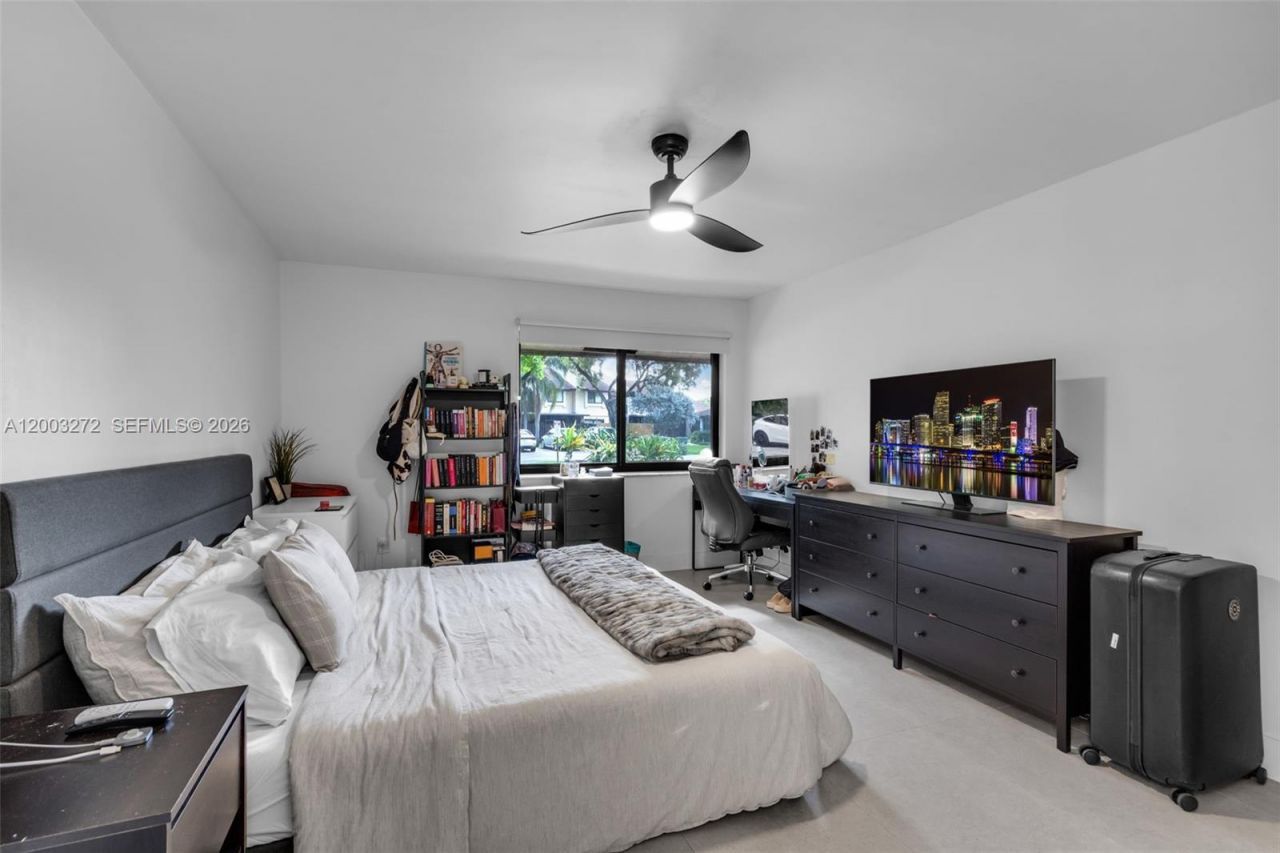 250 SW 97th Ter , Pembroke Pines, FL 33025 Photo